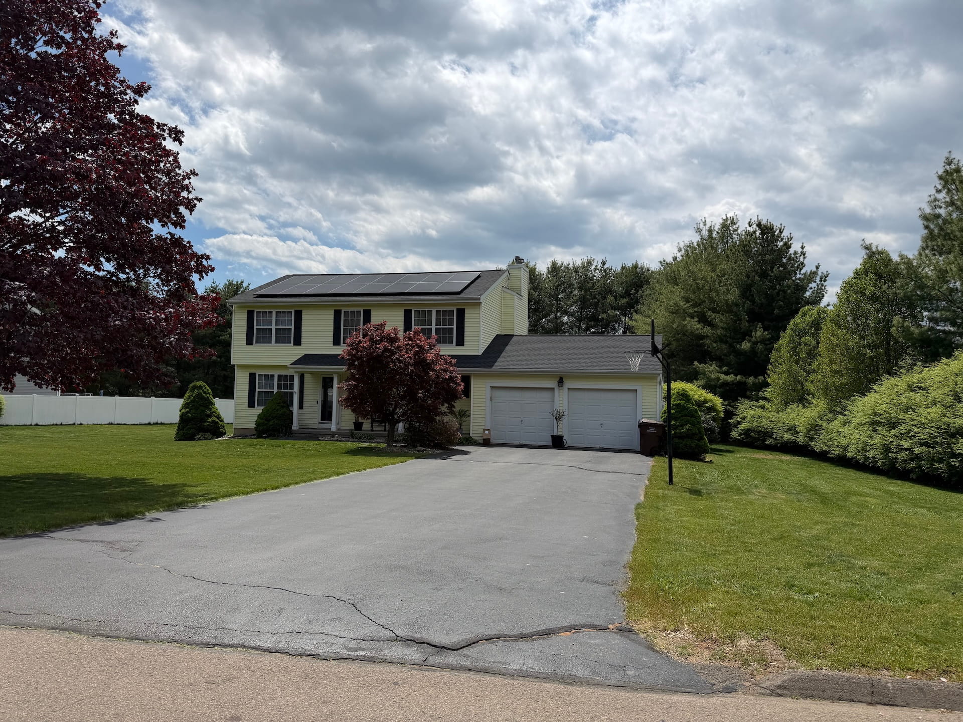 A Connecticut colonial with sleek all-black solar panels
